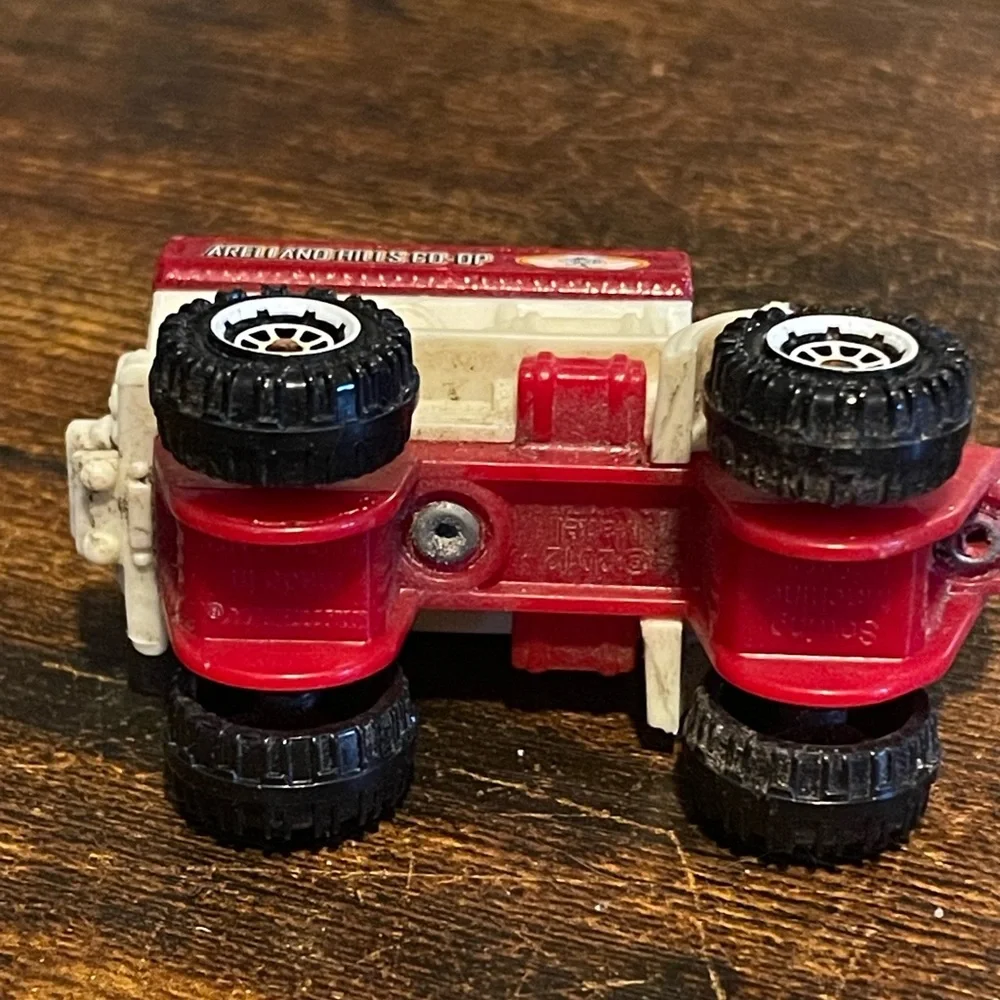 Matchbox - Sowing Machine: MBX Construction #44/120 (2015) *White & Red Edition*